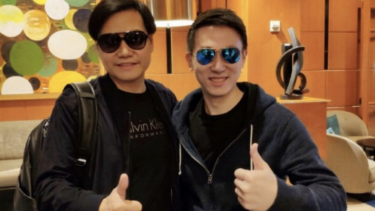 周受资个人简介：一介平民考上哈佛，协助雷军上市小米，今天舌战美国国会