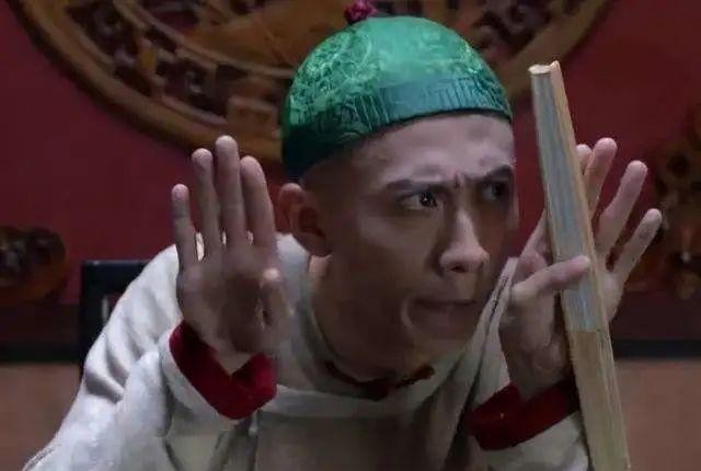 周一围表情太真实照片（咆哮作做演戏用力过猛）