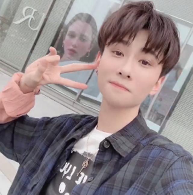 王乐乐公然挑战官方,快手全脸出镜,5分钟10W人观看,厉害了