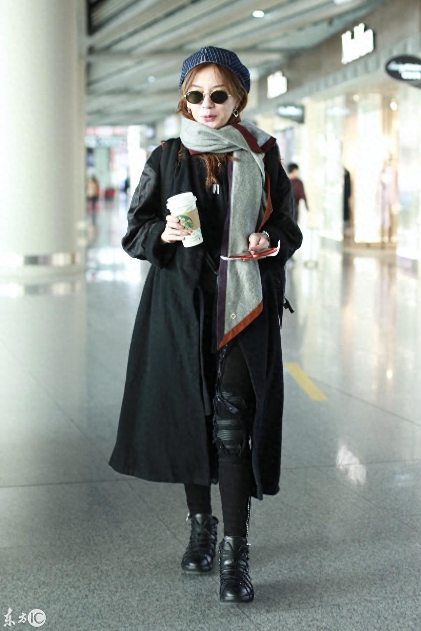 赵薇穿日本国旗照相,这段黑历史无法洗白,如今移居海外