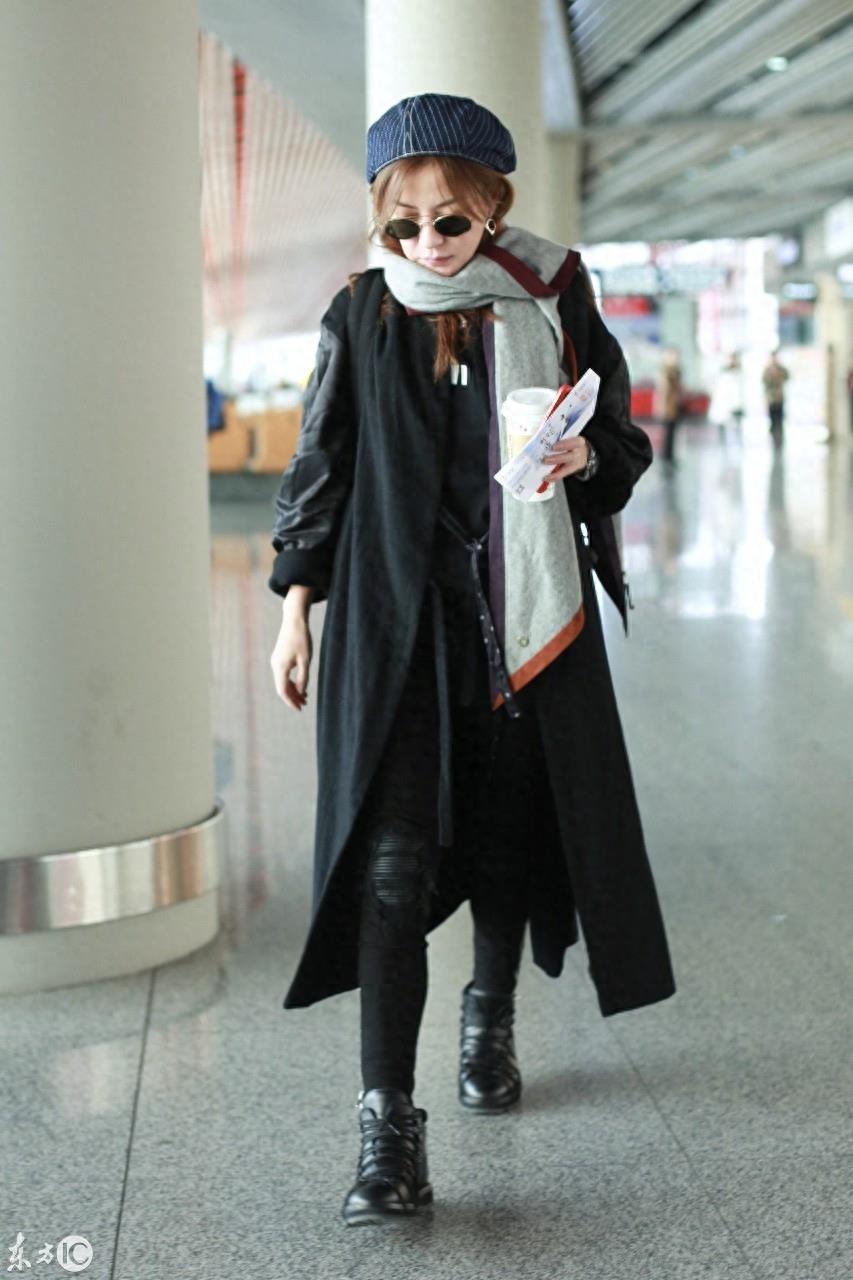 赵薇穿日本国旗照相,这段黑历史无法洗白,如今移居海外