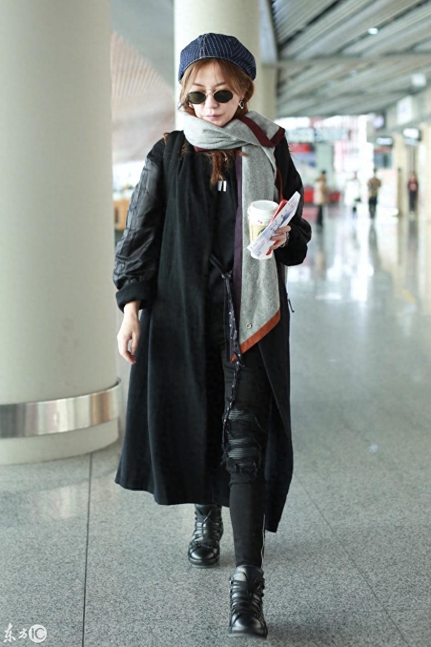 赵薇穿日本国旗照相,这段黑历史无法洗白,如今移居海外