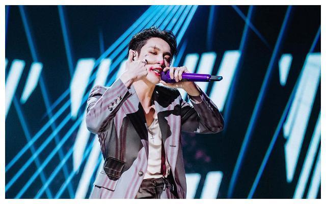 张艺兴《我是唱作人2》,实力演绎《小丑》,舞台表演震惊众人