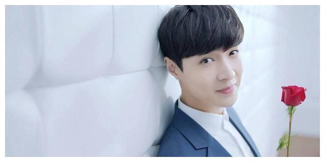 张艺兴《我是唱作人2》,实力演绎《小丑》,舞台表演震惊众人