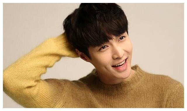 张艺兴《我是唱作人2》,实力演绎《小丑》,舞台表演震惊众人