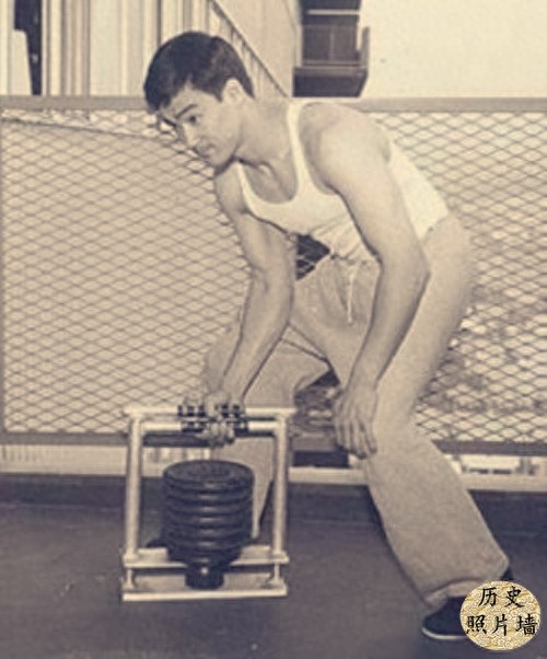 一组李小龙训练旧照，告诉你他为什么这么厉害！图九正在电击训练
