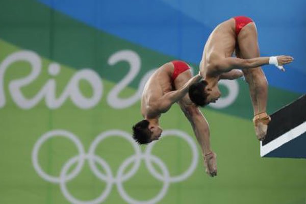 陈艾森跳水内裤凸起 水中没看的很清楚不过真掉了