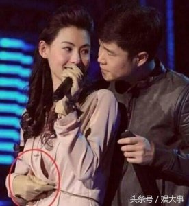 ​张柏芝纽扣突然爆开！小沈阳紧抱张柏芝，骂声与称赞声连成一片！