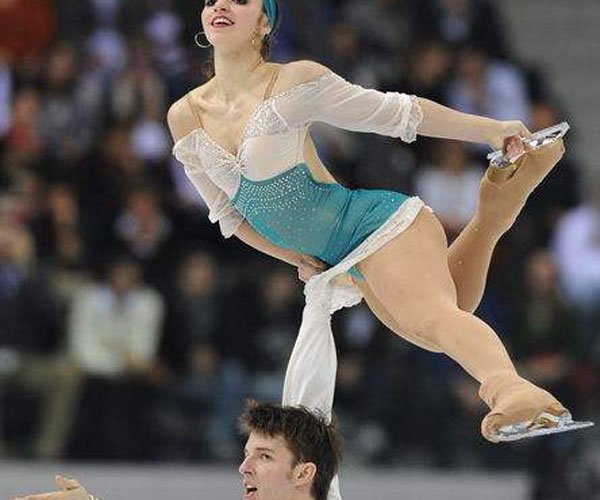 花样滑冰女人尴尬瞬间 容易让自己的一些部位暴露