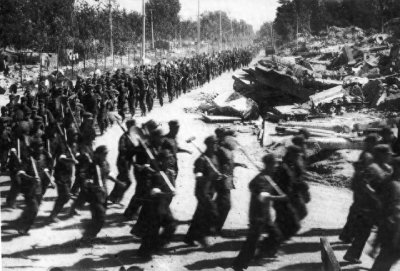 ​标题：“第四野战军：解放战争中的隐形力量与历史转折”