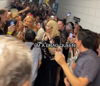 ​Lady Gaga演唱会粉丝扮太像 保安认错人一脸震惊