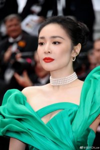 ​高叶回应礼服开线：裁缝是本人 大家就当看不见吧