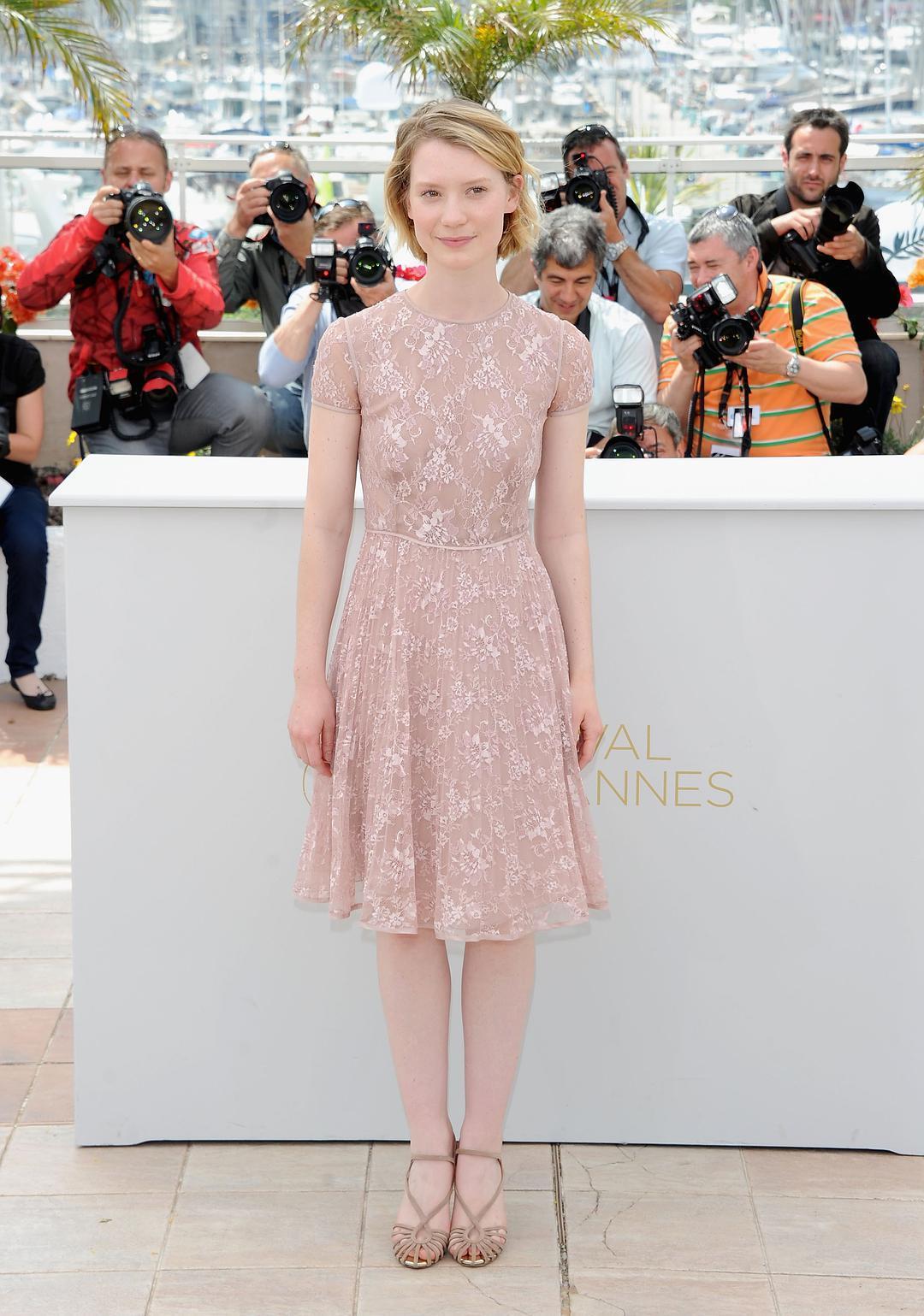 米娅·华希科沃斯卡个人资料写真作品