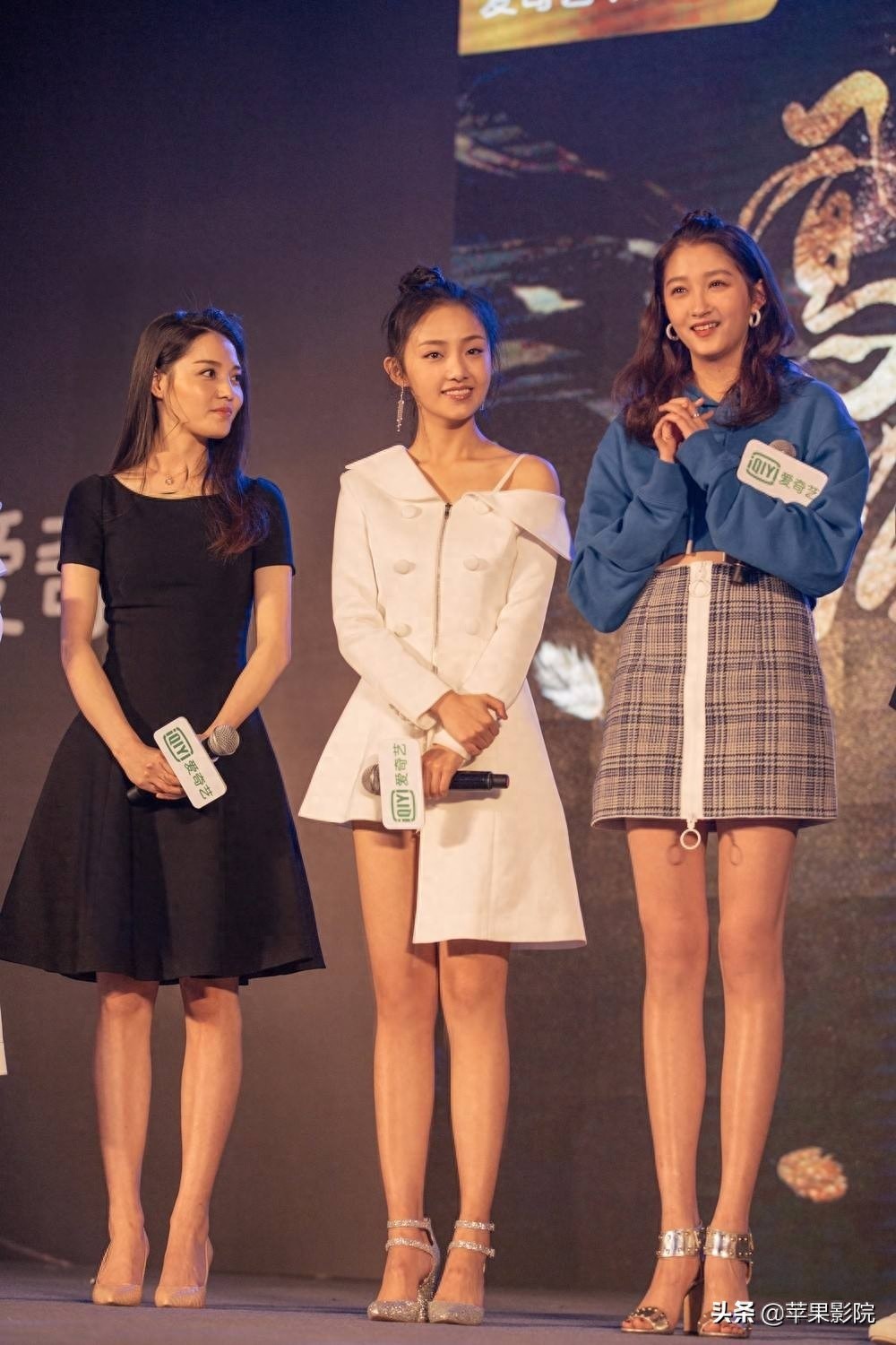 吴佳怡模样清新、宛若邻家女孩,可谓清新脱俗,娇艳欲滴