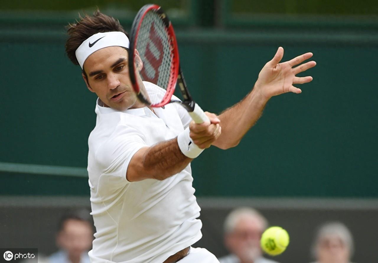 温布尔登网球锦标赛现场,发现一只帅小贝