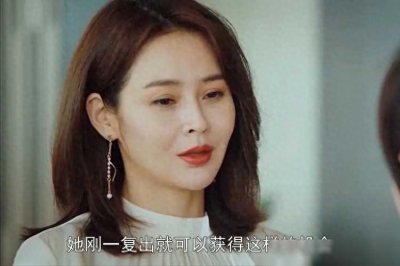 ​于明加一家4口出游，神秘老公罕露面，近一米八俩女大长腿抢镜