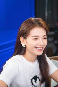 ​王珂：百亿富豪闪婚女明星，三年后遭遇破产，媳妇成“国民贤妻”