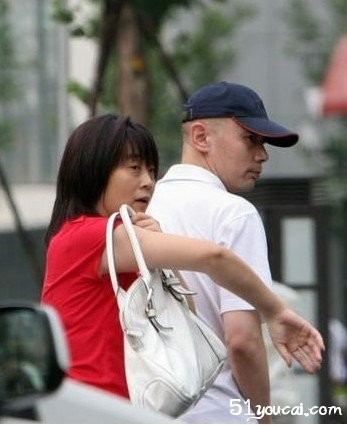 59岁葛优的妻子贺聪近照