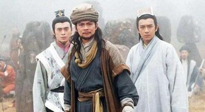 ​这位“虚竹”扮演者, 娶大1岁老婆恩爱31年, 女儿颜值抢镜!