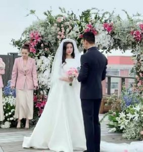 ​37岁“赵姬”朱珠结婚！婚礼现场照曝光 老公系清华大学教师