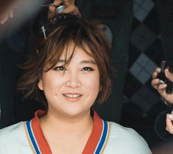 ​惊爆！贾玲疑似隐婚6年，小7岁神秘老公身份揭晓，网友直呼想不到