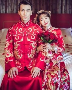 ​陈紫函与她的丈夫戴向宇：从相爱到婚姻的甜蜜旅程
