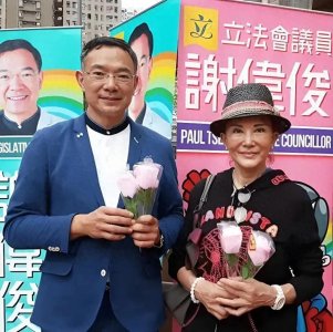 ​白韵琴丈夫赴美探亲，80多岁母亲出镜优雅慈祥，80岁白韵琴没露脸