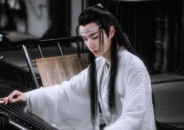 《陈情令》的评分已经来到了8.2分，近63万的人参与这部剧的评分