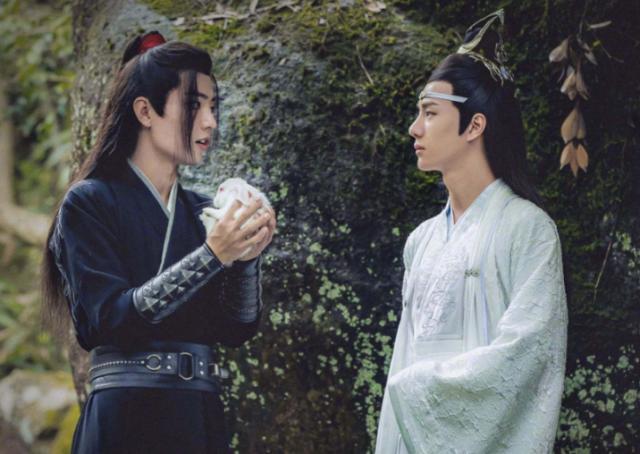 《陈情令》的评分已经来到了8.2分，近63万的人参与这部剧的评分