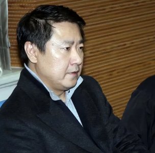 ​商业富豪于东被怀疑出轨，对象是女星江疏影，其妻子霸气发文否认