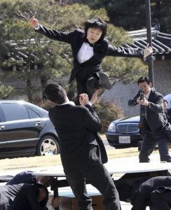 ​韩国总统保镖如何保护各国政要？这个女保镖简直太厉害了