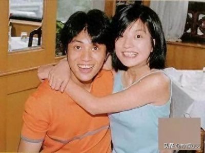 ​看赵薇大学时期的照片，一双大眼非常迷人