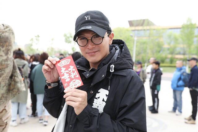 八卦小则:火箭少女、邱泽、汤唯、热巴、陈伟霆、刘雯、大侦探