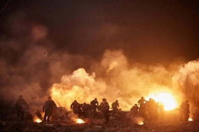 ​《战旗如画》是一部以抗美援朝战争为背景的电视剧张桐，苏青主演