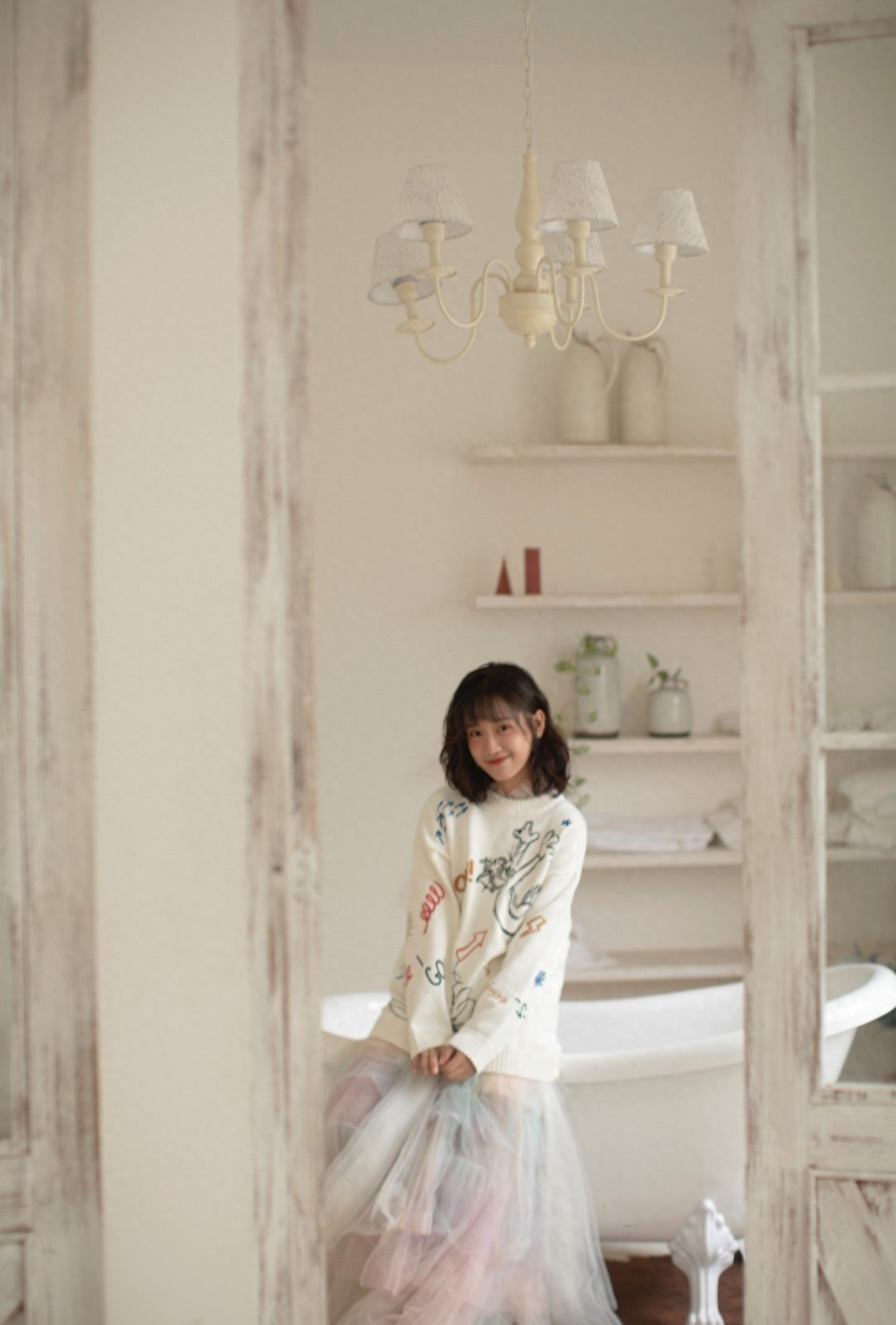 郑湫泓慵懒可爱居家时尚写真,端庄秀气,清新脱俗