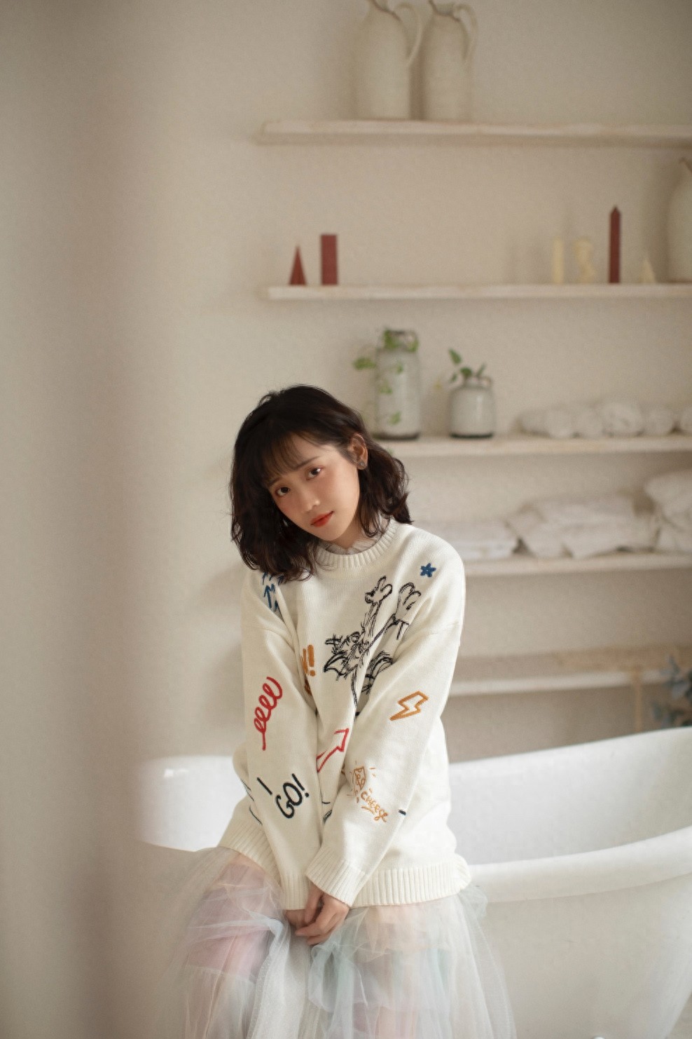 郑湫泓慵懒可爱居家时尚写真,端庄秀气,清新脱俗