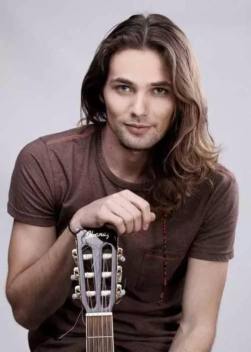 任何男生都可以驾驭的长发发型(发型21种长发造型让男人照样型到爆)(20)