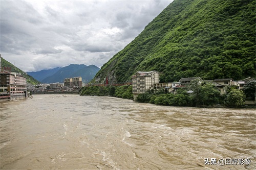 因一场战役闻名 由13根铁索建成的泸定桥已有300余年历史