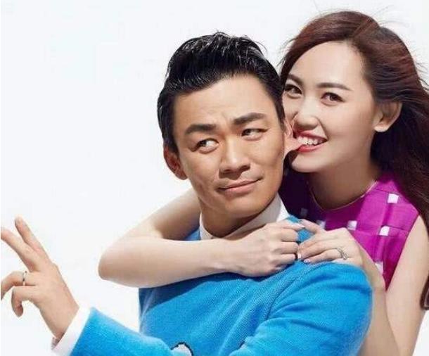 冯清开豪车酒吧夜会小鲜肉,网友喊话王宝强:小心帽子又飞头上