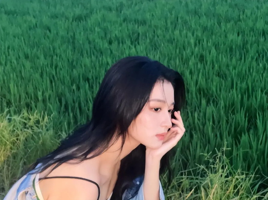 王楚然吊带紧身裙高清写真合集