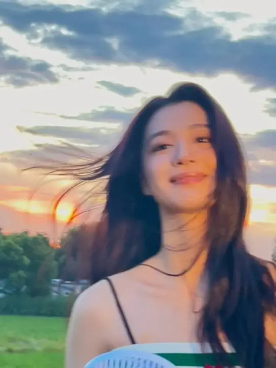 王楚然吊带紧身裙高清写真合集