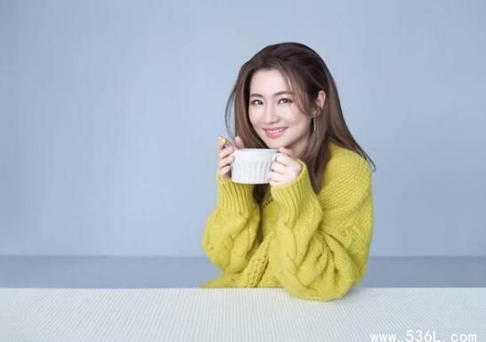 任家萱官宣新恋情 男友家庭背景资料被扒出