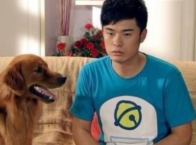 ​陈赫把王思聪吃热狗照印衣服上卖，价格一言难尽，王思聪亲自回应