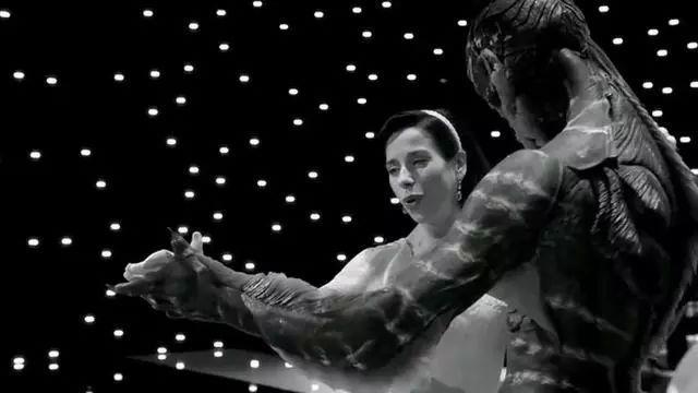 连刷《水形物语》女主3部电影，才知道样貌普通的女孩也能美到惊心动魄