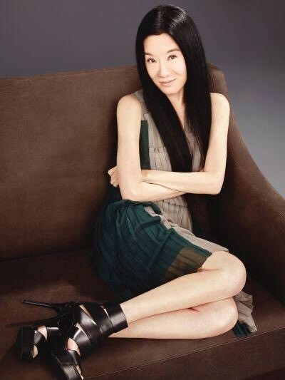 世界著名“婚纱女王”王薇薇美照大全,大秀马甲线穿热裤似嫩模