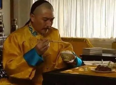 ​乾隆帝的一天是如何度过的？他做了哪些事？