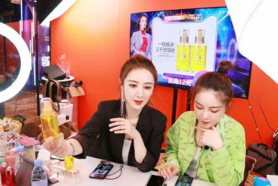 ​薇娅多大真名叫什么   揭秘薇娅的心酸成名史每一个人的成功都不容易