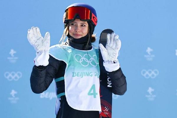 创造历史!谷爱凌夺中国第三金 谷爱凌跪地喜极而泣 创造历史!谷爱凌夺中国第三金 谷爱凌跪地喜极而泣