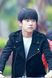 ​易烊千玺喜欢什么(易烊千玺最近最喜欢谁)