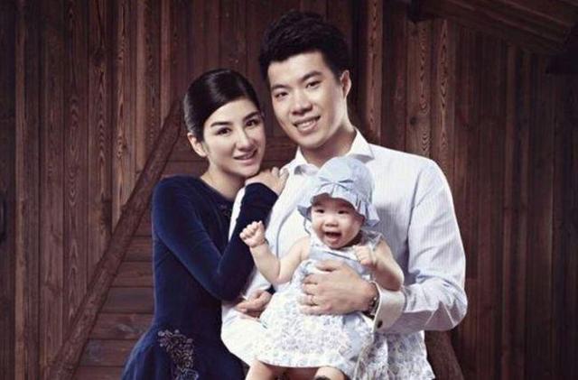 黄奕的两次婚姻情况(43岁黄奕勇敢追爱)(9)